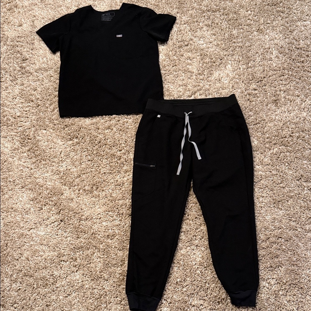 Figs Black Scrub Set